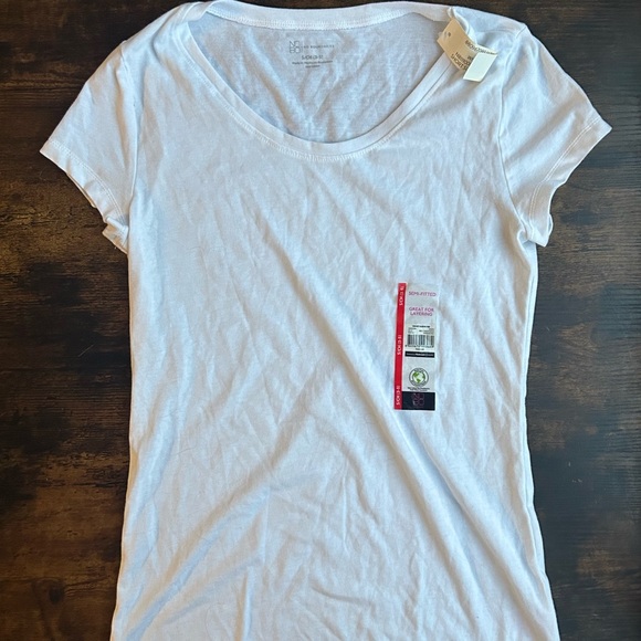 Assorted Basic T-Shirts - Picture 5 of 7